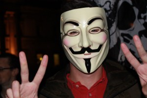Guy_Fawkes_mask (1068 x 712)